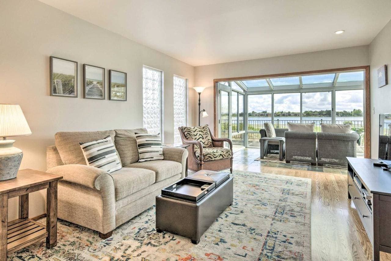 Ideally Located San Francisco Bay Home w/ Sunroom! 1
