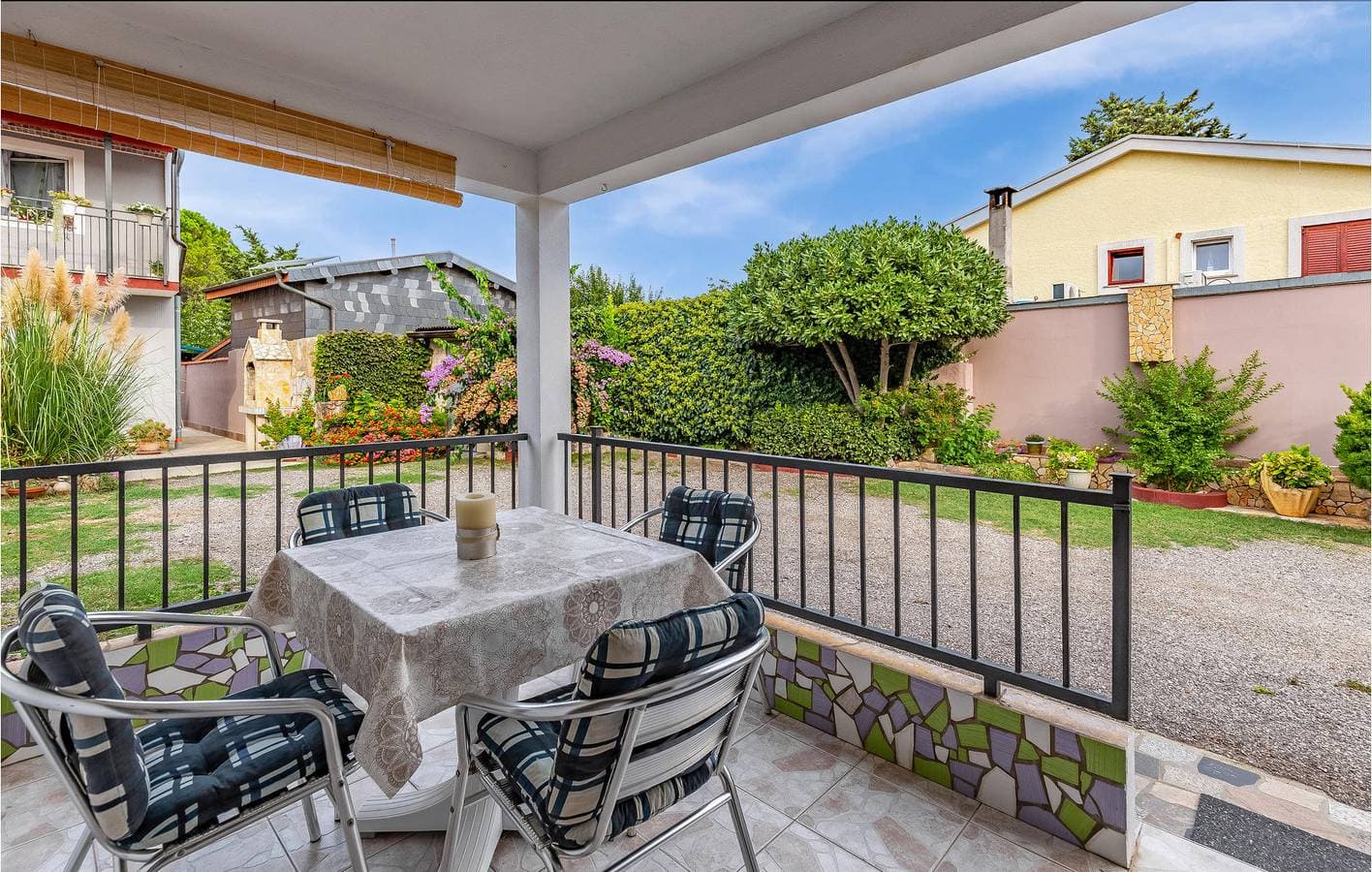 Foto 2 von 19: Gemütliche Ferienwohnung mit Terrasse, Parkplatz und 1 km Entfernung zum Strand Bijela