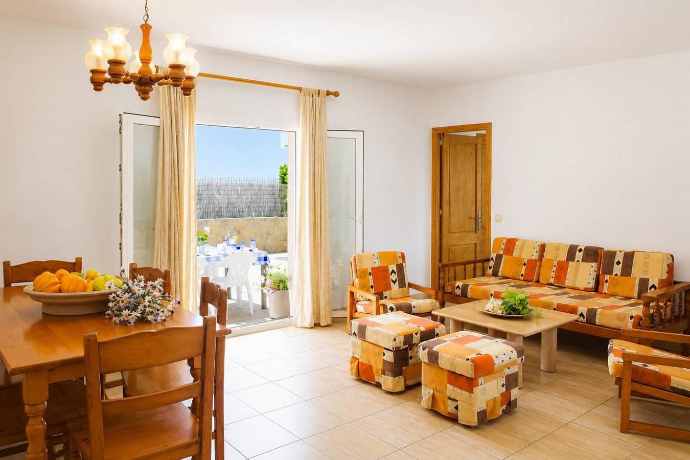 Foto 5 von 19: Villa für 8 Personen mit Meerblick