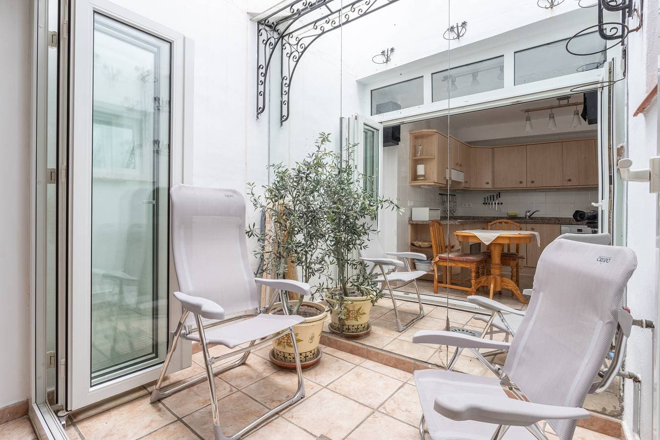 Cozy Apartment with patio 1