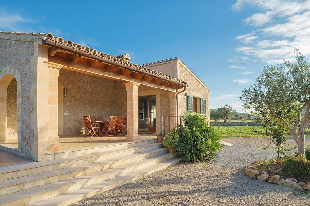 Foto 11 von 24: Schöne Villa, neu gebaut, mit Steinmauern und natürlicher Umgebung
