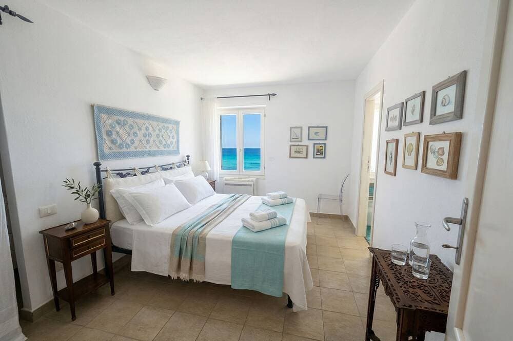 Foto 3 von 30: ClickSardegna - Villa Horizon mit Whirlpool und Blick auf die Bucht der Nymphen