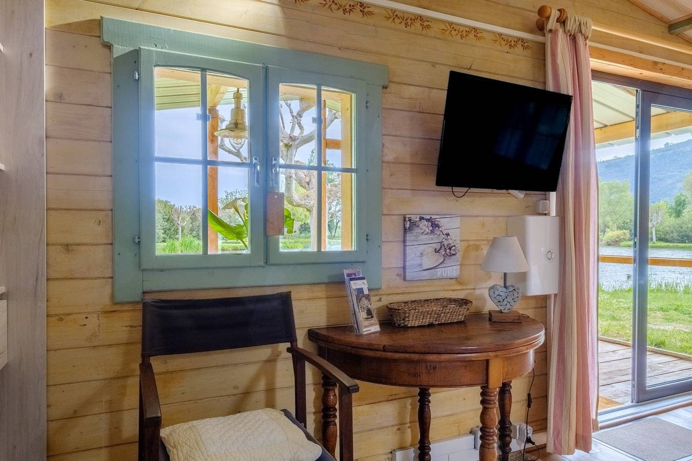 Foto 12 von 25: Chalet 'Les Iris' mit privatem Pool, gemeinsamer Terrasse und Klimaanlage