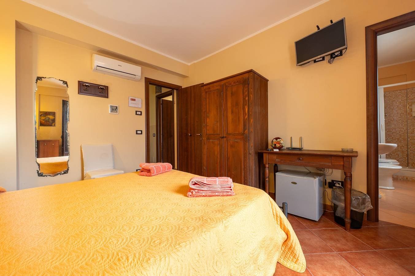 Foto 12 von 25: Zimmer 'B&B San Domenico – Comfort Doppelzimmer' mit Balkon, WLAN und Klimaanlage