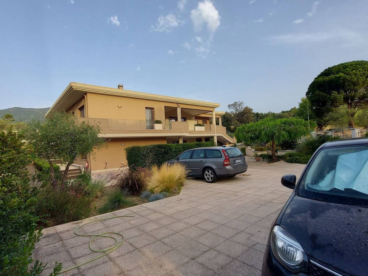 Foto 4 von 48: Villa Luigi, Unterkunft in der Villa, Parkplatz, Wallbox