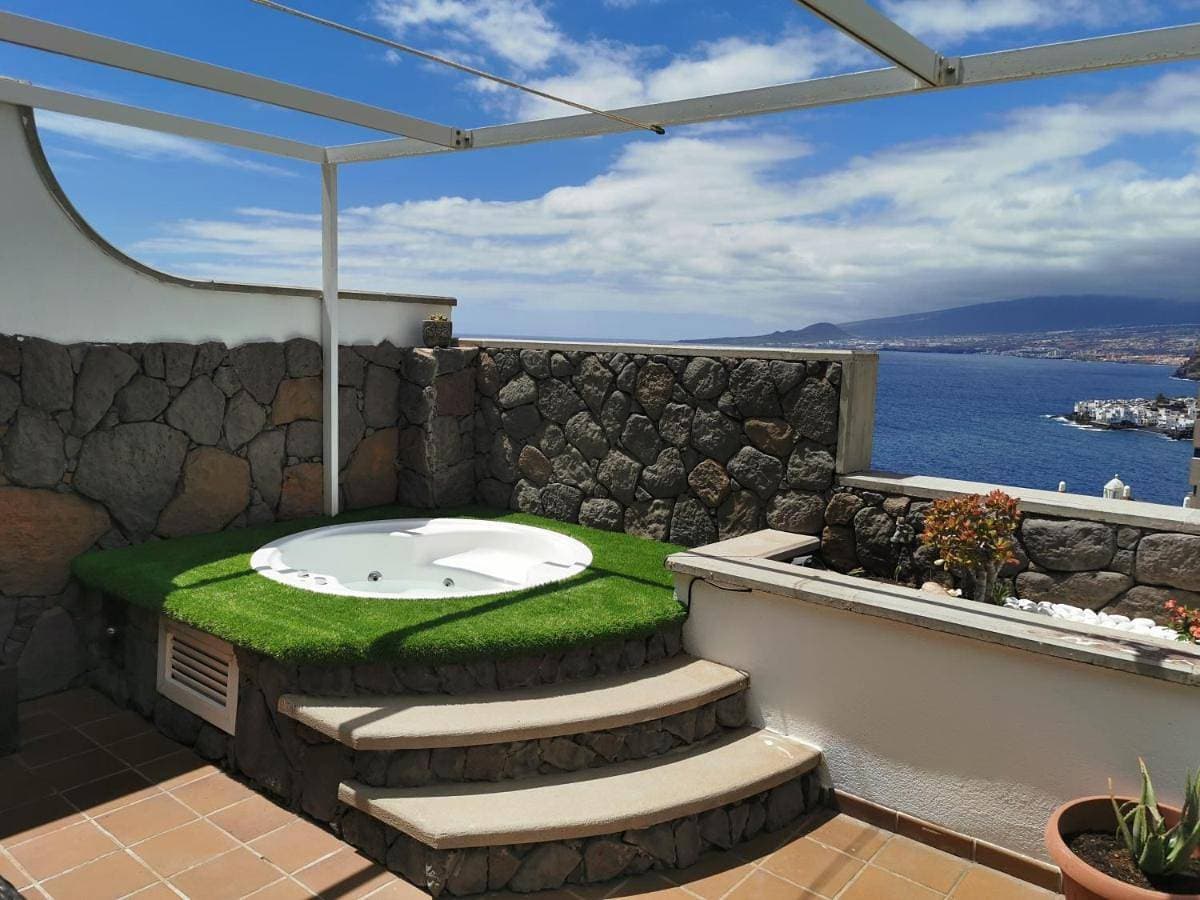 Apartamento con Vistas al mar y jacuzzi privado 1