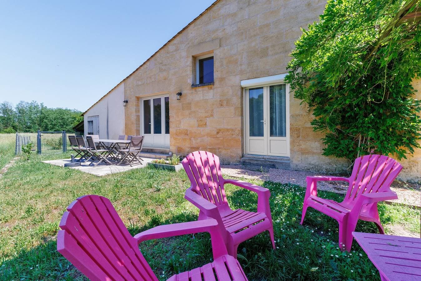 Foto 6 von 23: Gästezimmer Lalande de Pomerol mit gemeinsamer Terrasse, Garten und WLAN