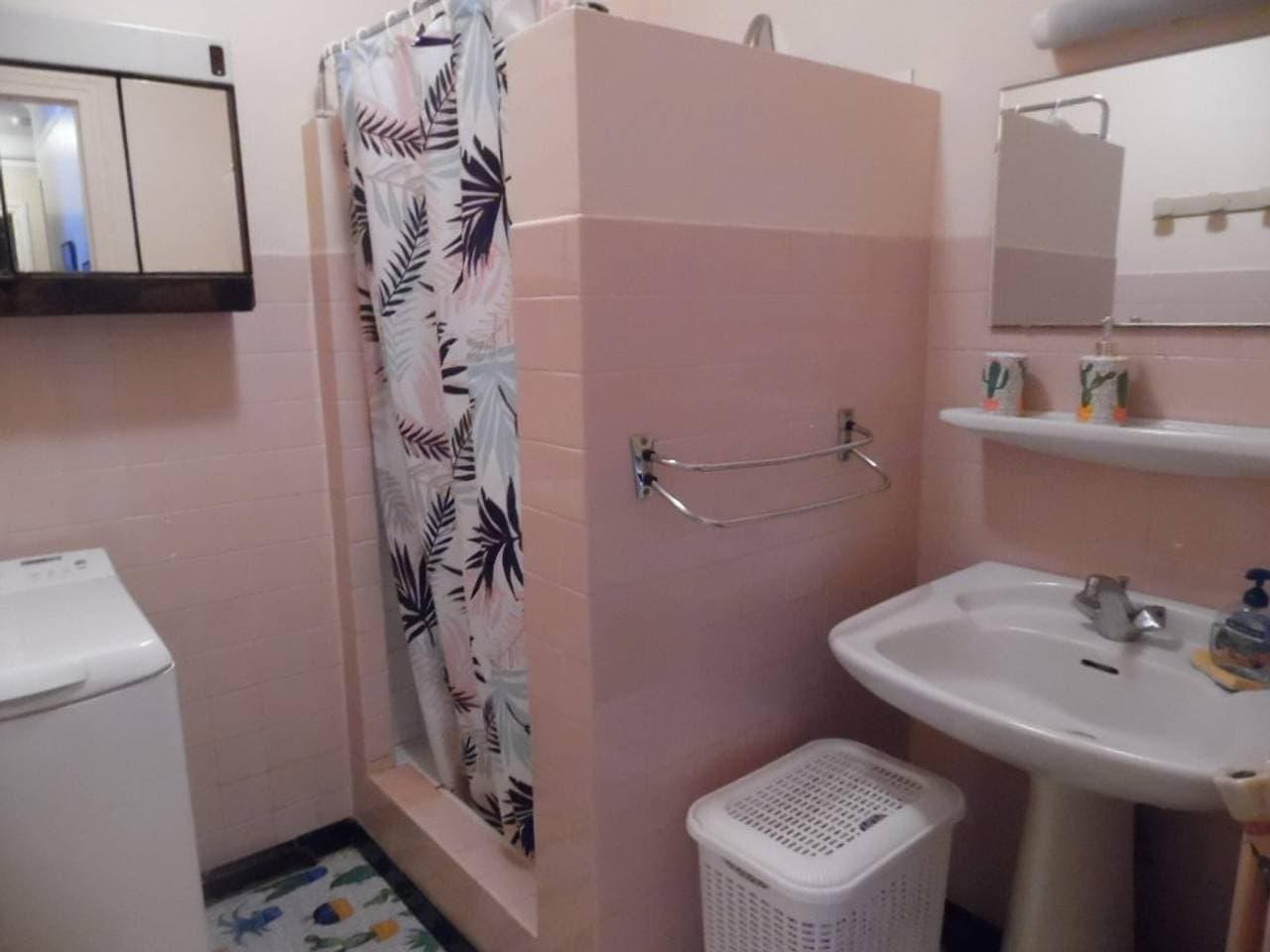 Foto 7 von 10: Gemütliche F2 Wohnung mit Terrasse, Parkplatz und WLAN - Nahe Stadtzentrum und Thermen