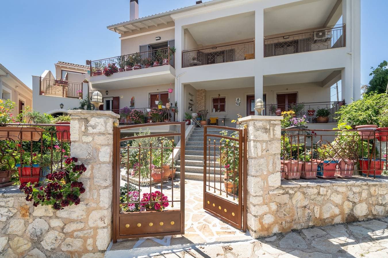 Lakis Superior Apartment 1