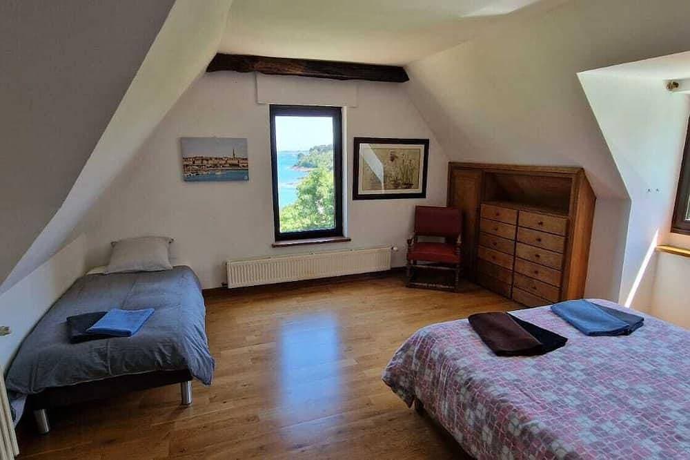 Foto 3 von 30: Villa mit Strandblick am Ende des Gartens, überdachter Pool, ganzjährig beheizt