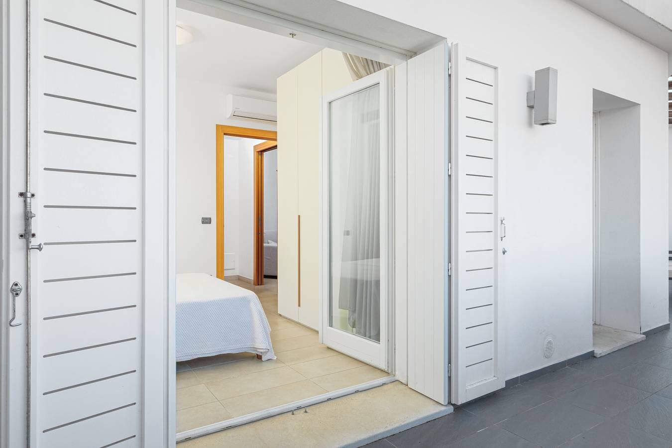 Foto 12 von 27: Lichtdurchflutete Ferienwohnung "Villa Marconi 9" mit Meerblick und privater Terrasse