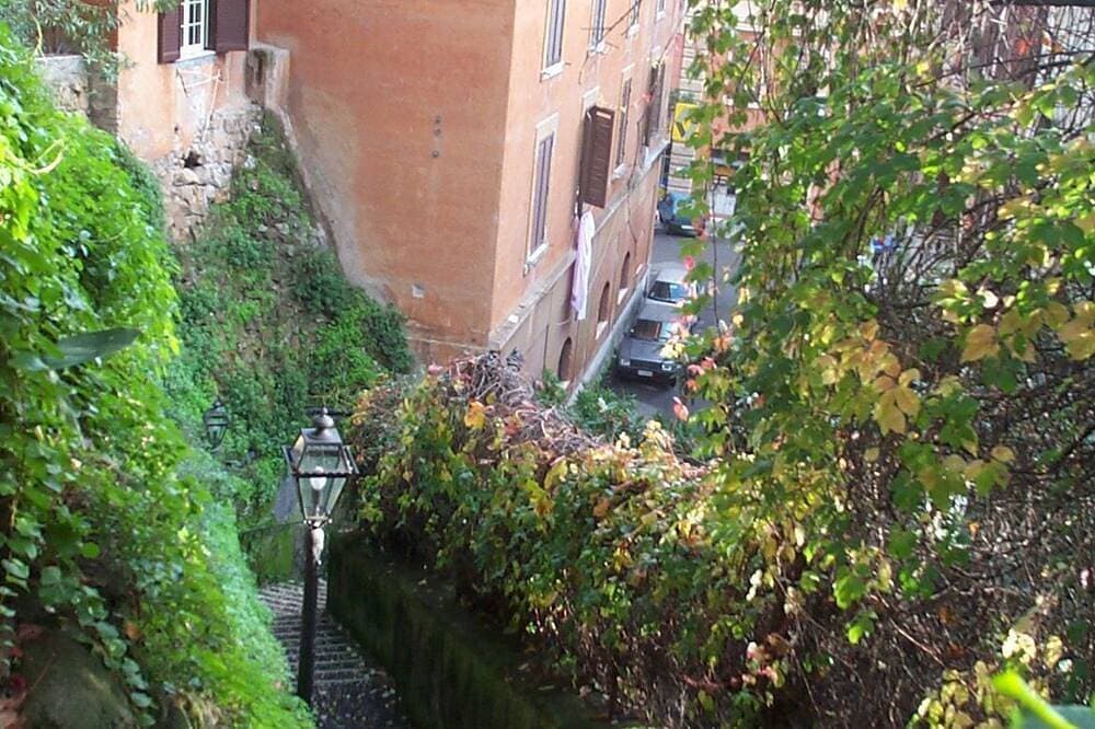 Foto 13 von 23: Rom-Trastevere Balkon Ideal gelegen. Internet. Alles zu Fuß erreichbar