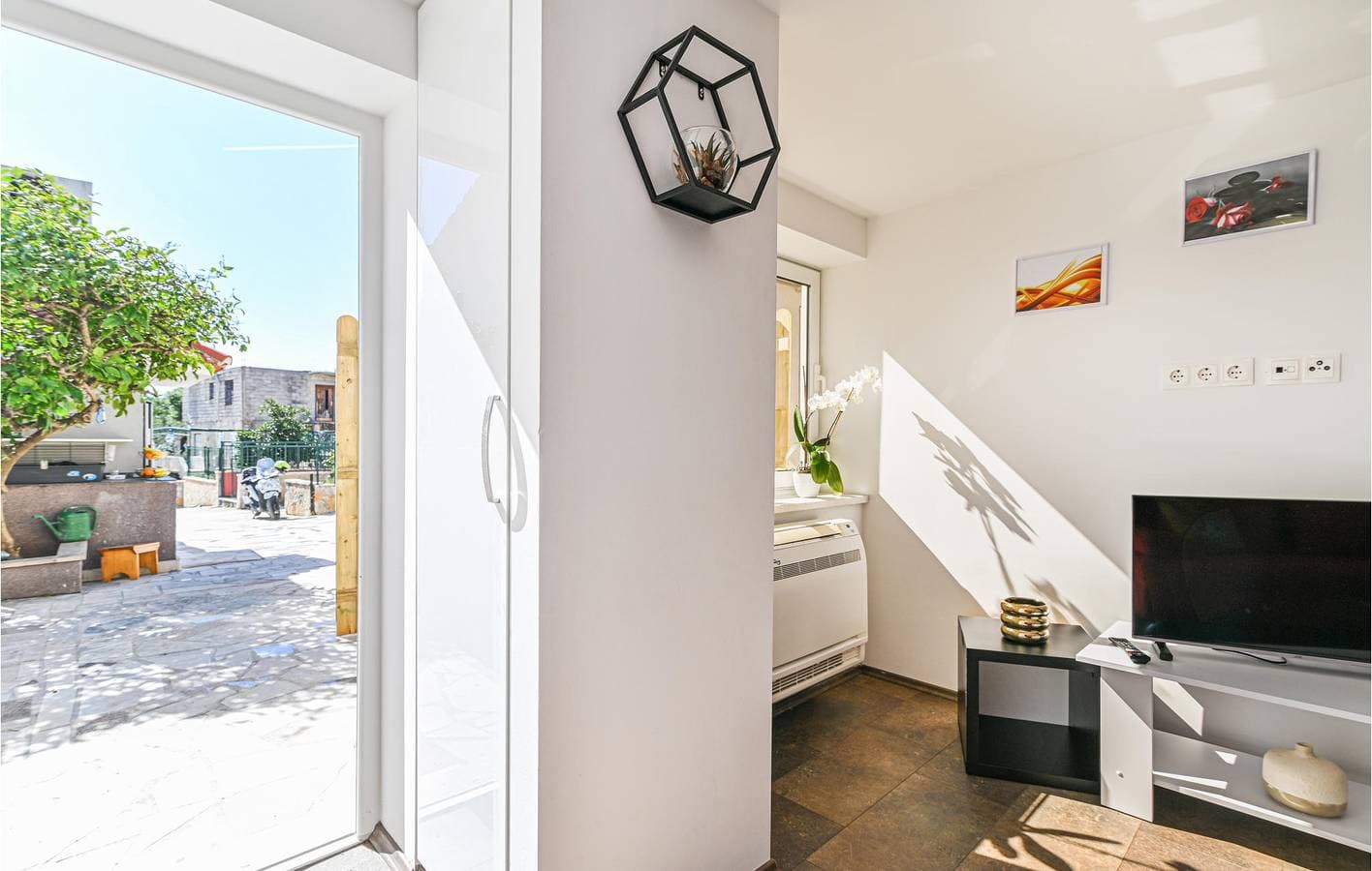 Foto 10 von 20: Gemütliche Ferienwohnung, 200 m vom Strand Uvala Bočići entfernt, mit moderner Ausstattung