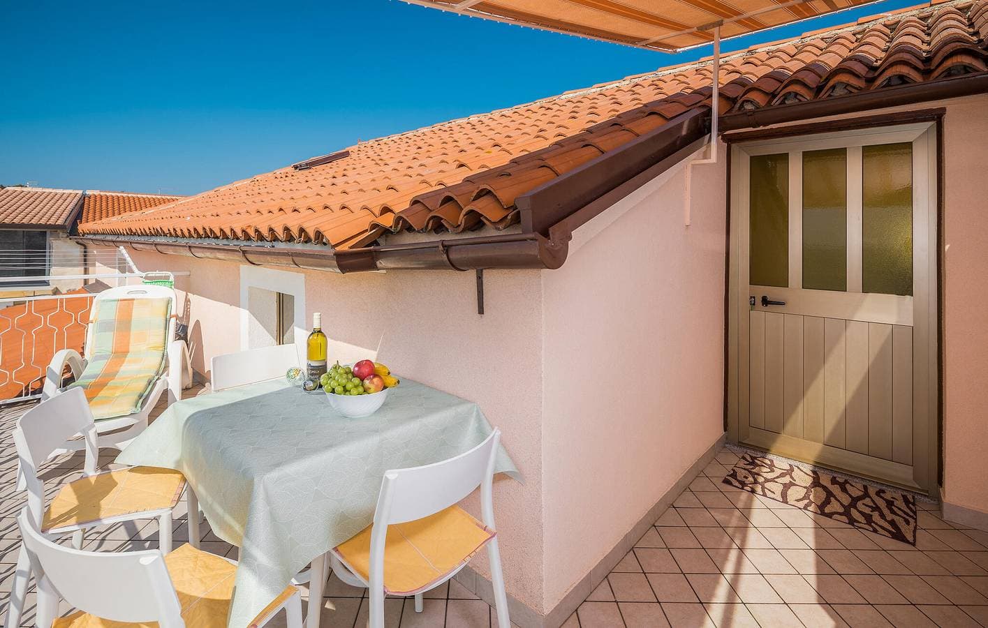 Foto 4 von 21: Urlaub am Meer: Modernes Apartment mit Terrasse und Parkplatz, 200 m vom Strand entfernt