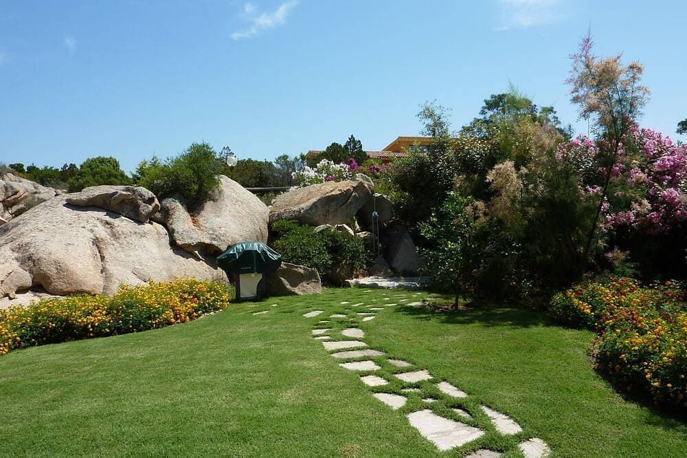 Foto 11 von 30: San Teodoro: Fantastische Villa Ausgezeichneten Meerblick Garten und im Mittelmeer