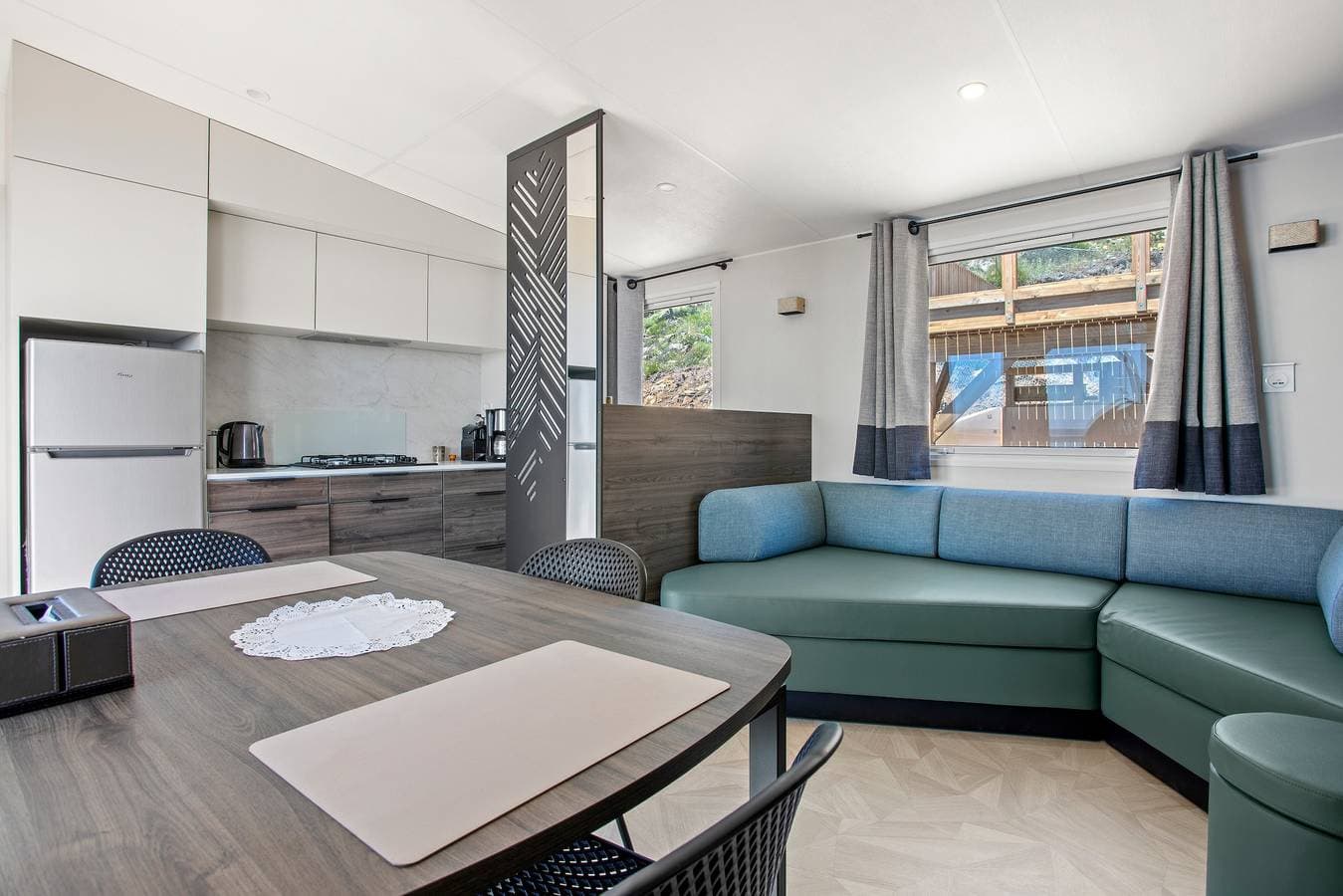 Foto 10 von 41: Bungalow 'Domaine Ile D'or, Segur 8' mit Meerblick, Gemeinschaftspool und privater Terrasse