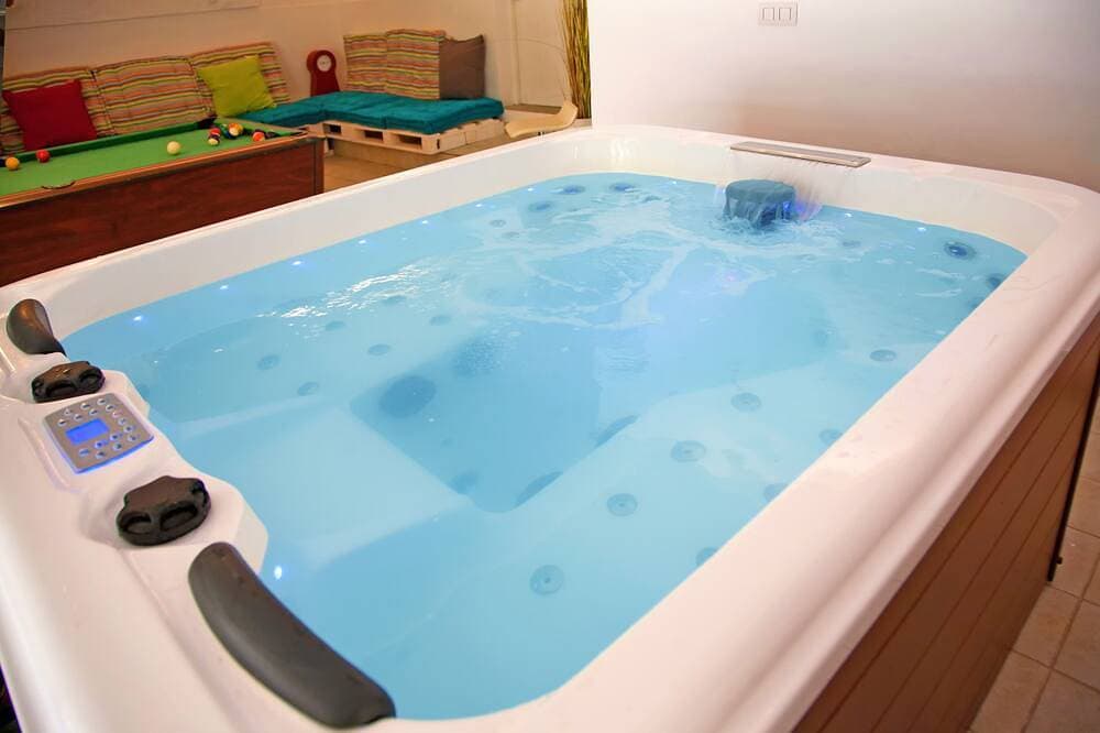 Foto 13 von 30: Familienvilla mit privatem Pool, Jacuzzi, großem Garten und Freizeitbereich