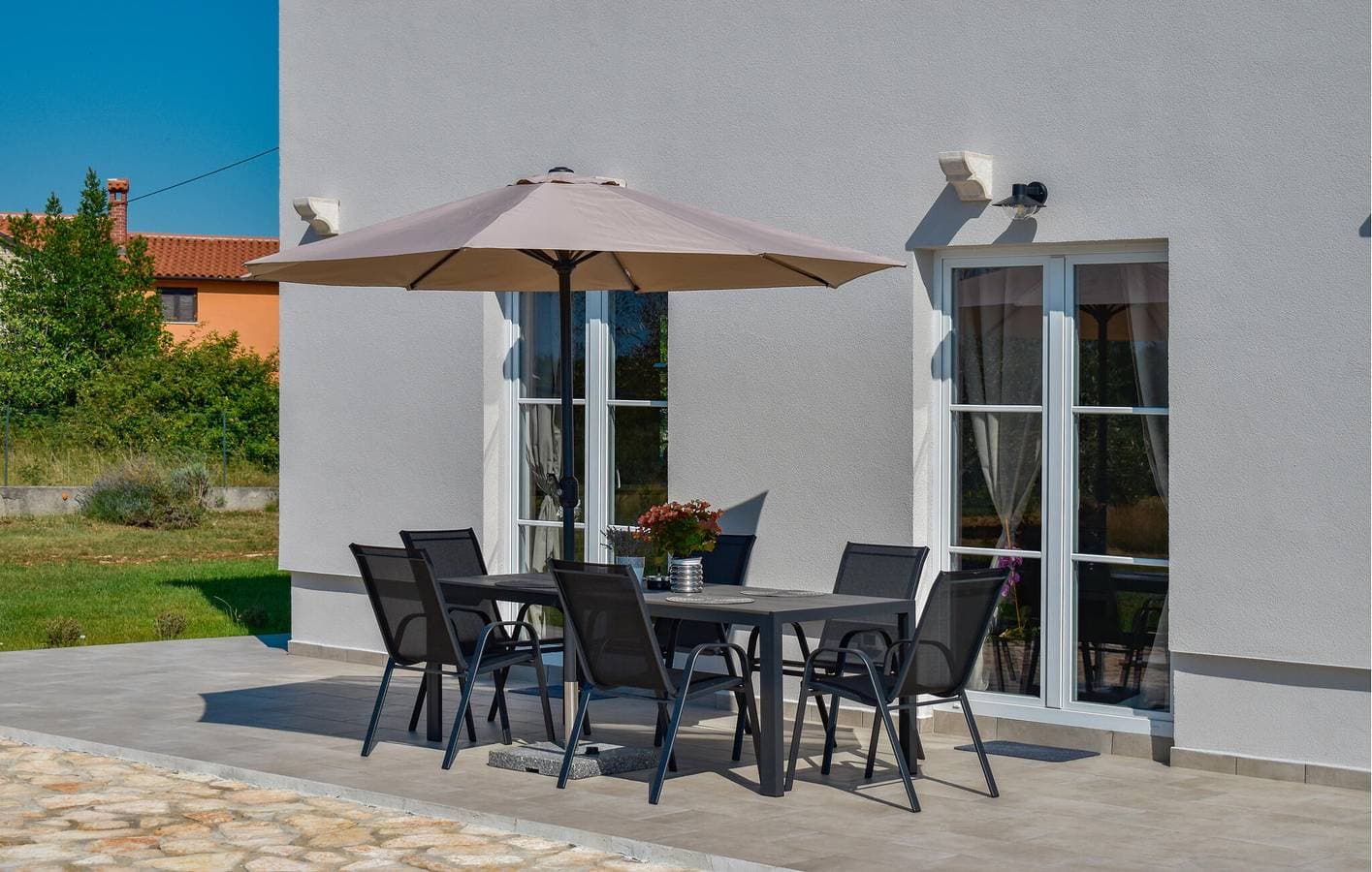 Foto 5 von 24: Charmante 2-Zimmer-Wohnung mit Terrasse und guter Infrastruktur in der Nähe von Montrin