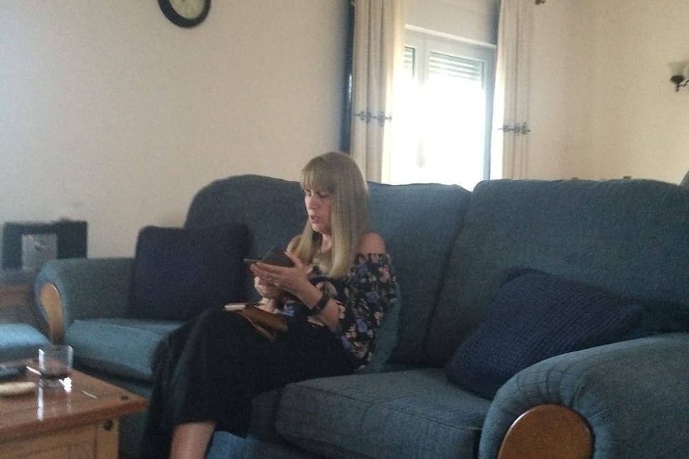 Foto 4 von 10: Große Villa, Balkon & Solar beheizter Pool, Klimaanlage, Wi-Fi, Spielzimmer