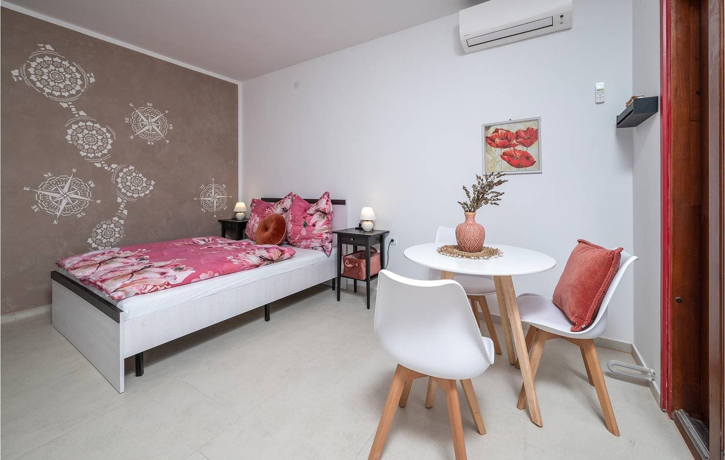 Foto 8 von 29: Reizende Ferienwohnung mit Pool, Terrasse und nur 2 km von Bijela Plaža entfernt