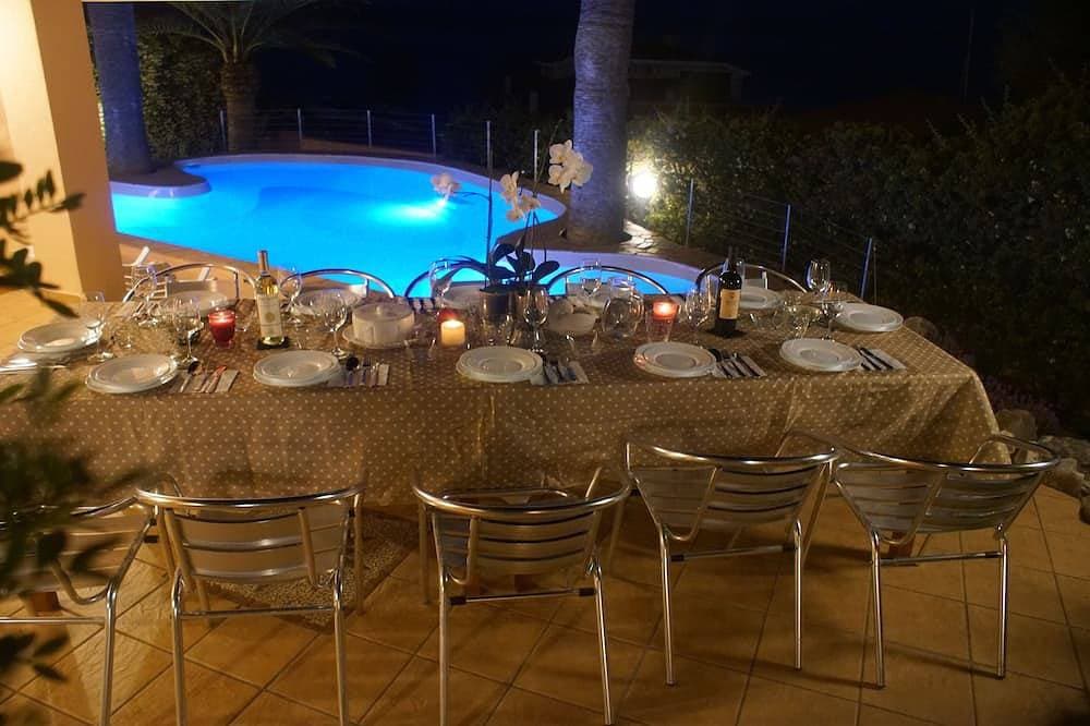 Foto 4 von 30: NeaVilla,für 11 Personen,Swimmingpool, Panoramaterrasse,70Mt vom Strand entfernt