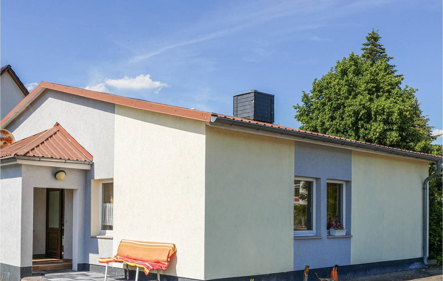 Sonnige Terrassenwohnung mit Parkplatz und Garten 1