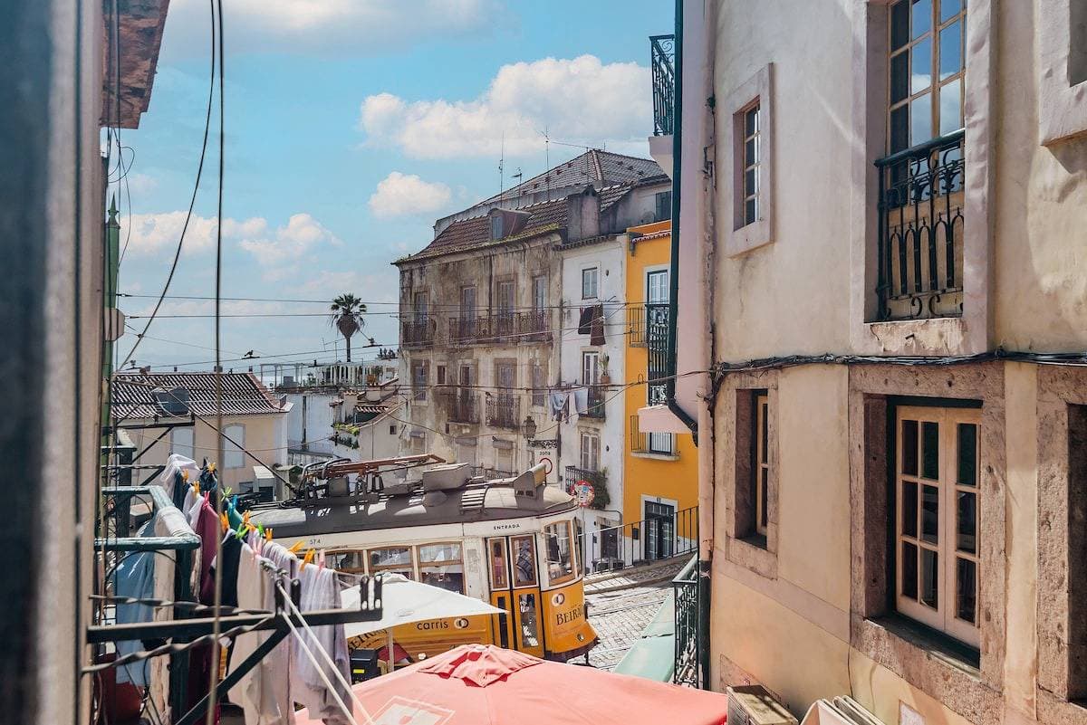 Foto 6 von 25: Live Alfama mit der Straßenbahn 28 | 1Br