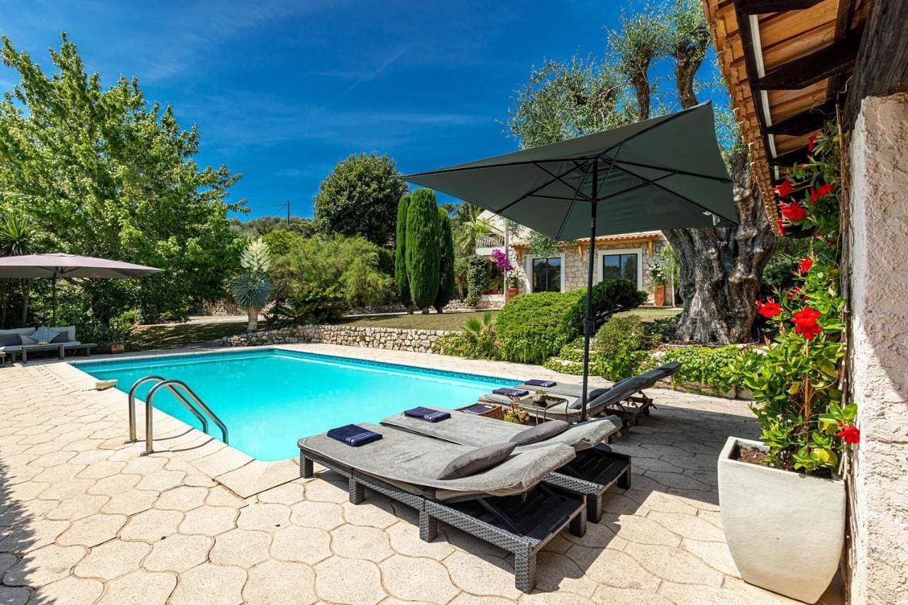 Private & comfortable stone villa with pool 1