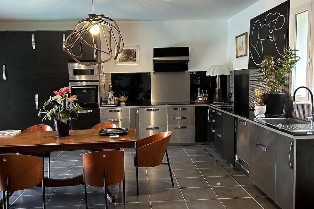 Foto 10 von 14: Villa Luxueuse Grand Conf 190 m2 , Piscine 8x5 Entre Foret et Mer ,animaux Accep