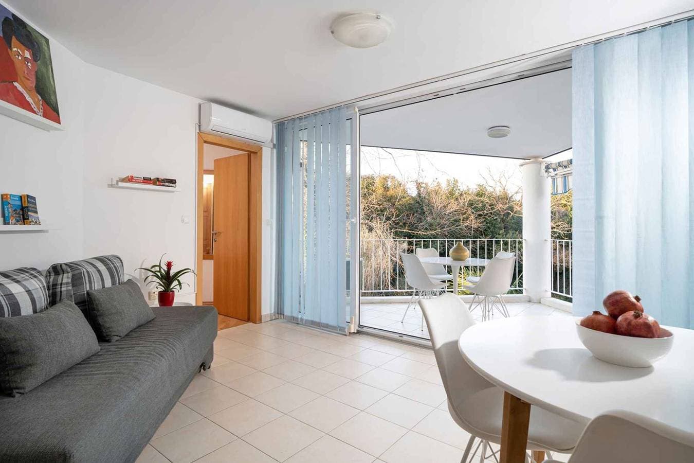 Ferienwohnung mit Klimaanlage, Balkon und Meerblick 1