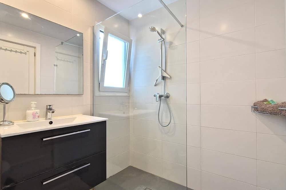 Foto 8 von 22: Spacious 3-Bedroom Apartment Near Paseo Marítimo · Son Armadams