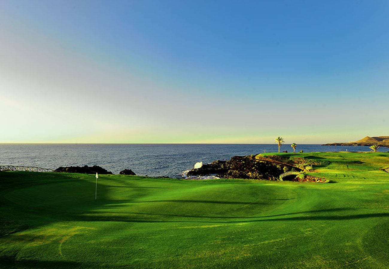 Foto 3 von 64: Terraza de la Paz Vista Campo de Golf