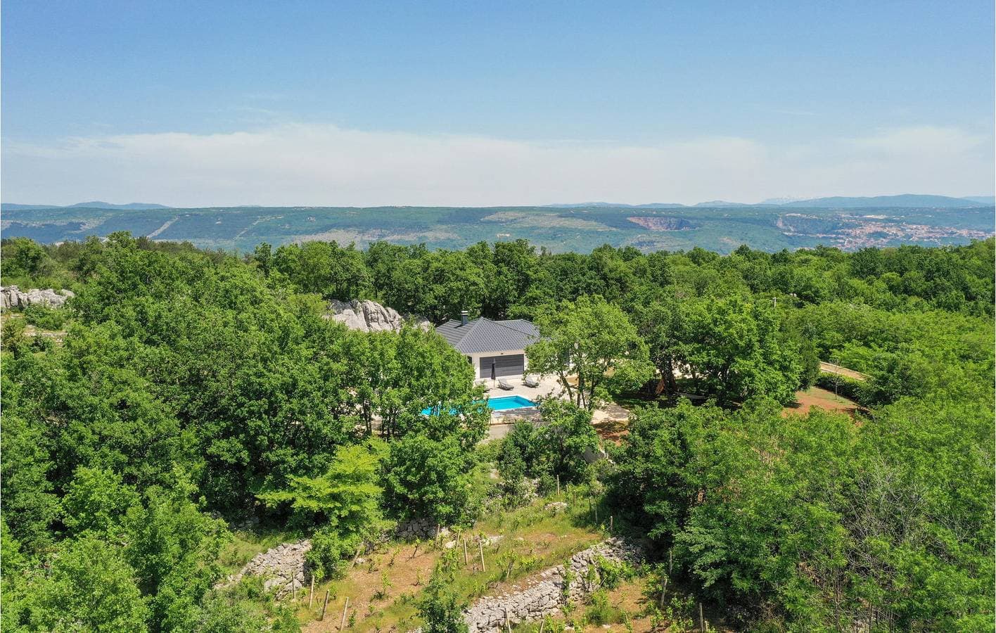 Foto 5 von 43: Charmante 230 m² große Wohnung mit Pool und Garage, 1,5 km vom Fluss Sija entfernt