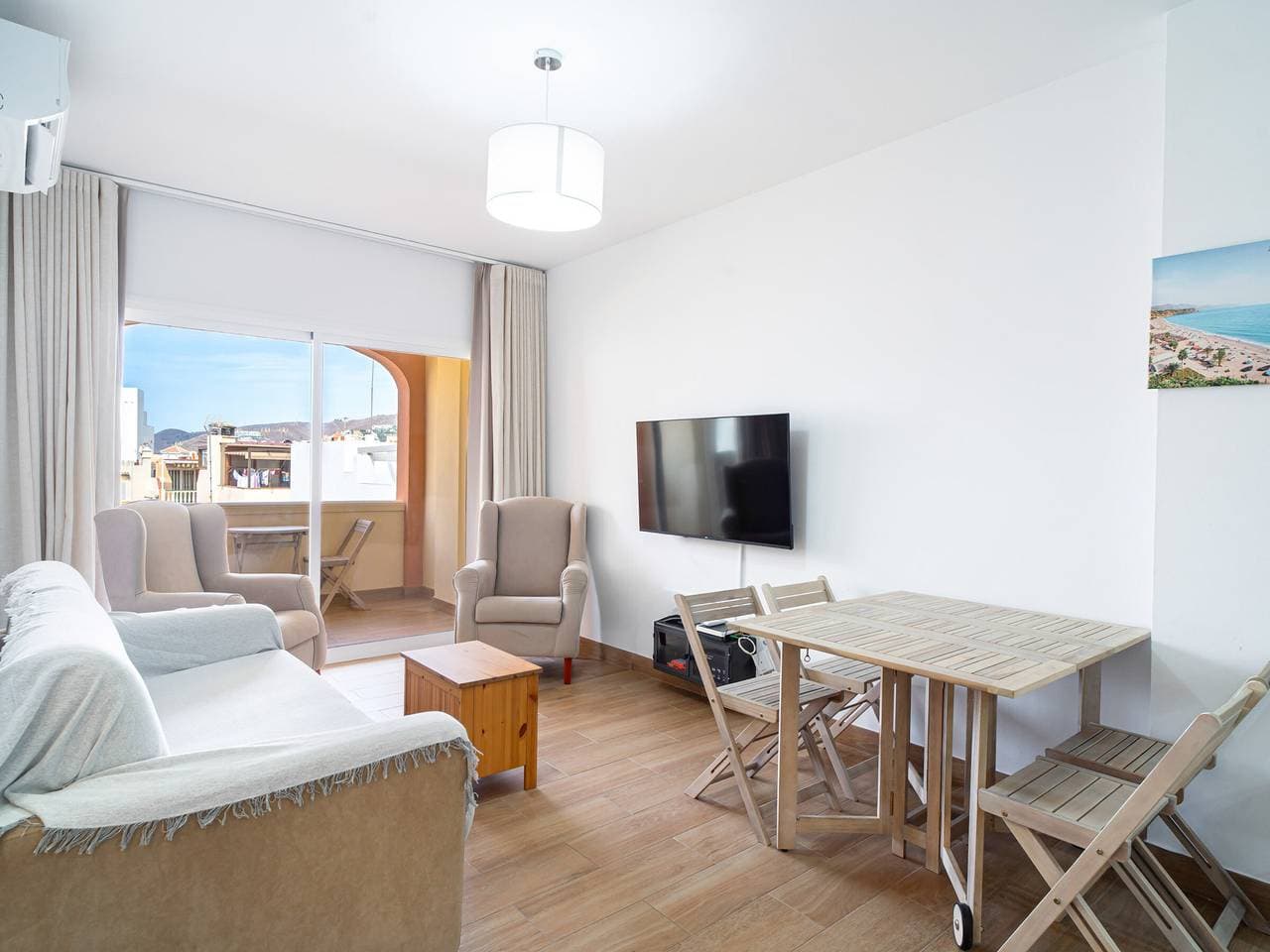 Foto 12 von 33: Renovierte Wohnung 100m vom Strand, 2 Schlafzimmer, Klimaanlage, voll ausgestattete Küche