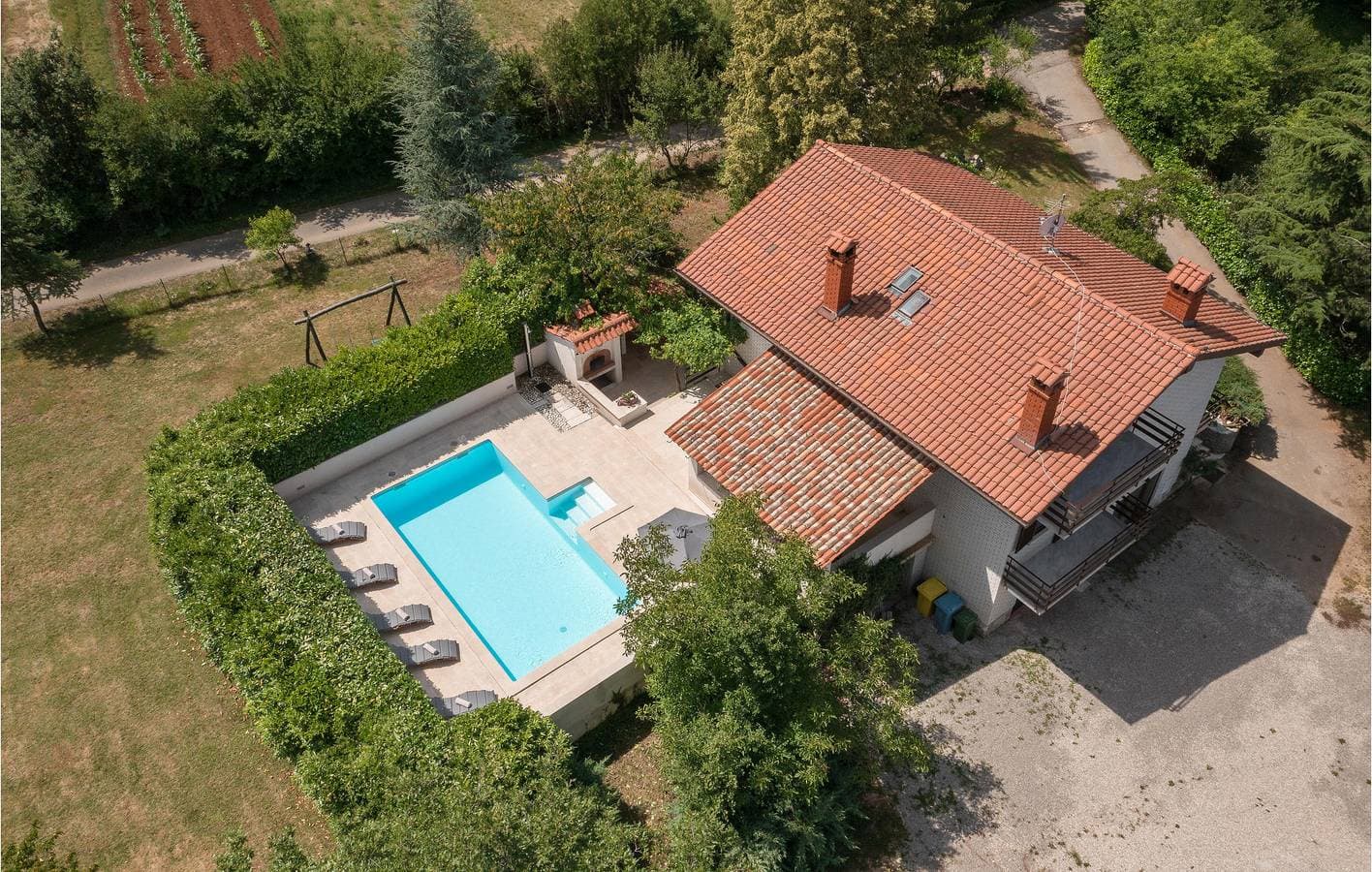 Reizende 2-Zimmer-Wohnung mit Pool, Terrasse und WLAN 1