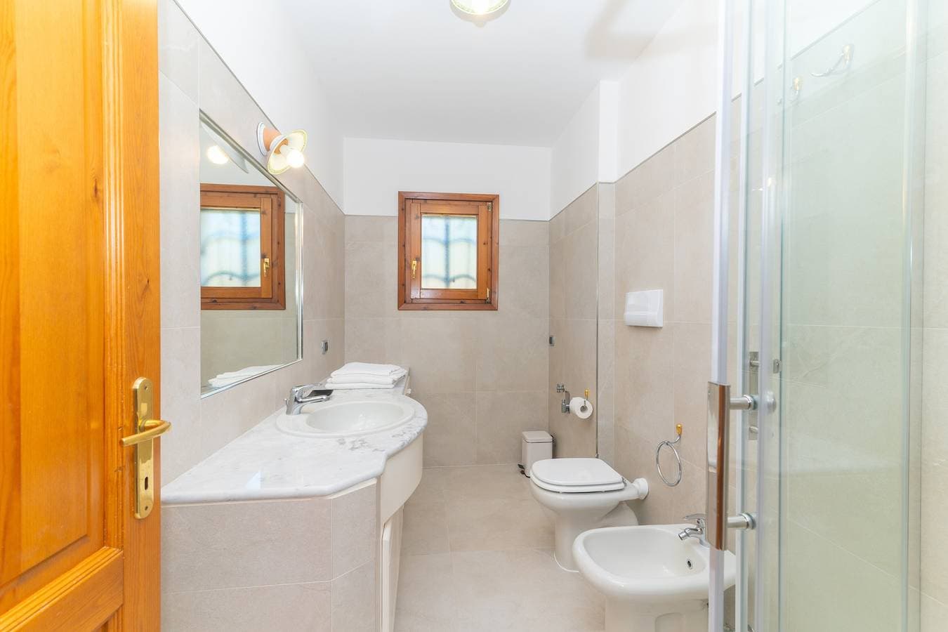 Foto 12 von 30: Traumhafte Ferienwohnung mit Meerblick - Villa Nina