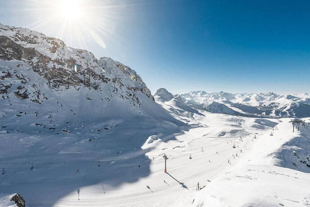 Foto 11 von 17: Bis 200m skipiste, 1te Etage, blick berg, balkon, fernseher, schließfach für die skier, 24m²