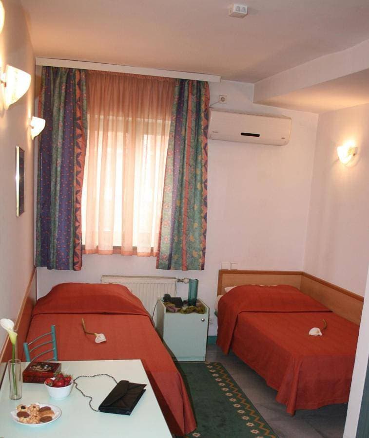 Foto 4 von 9: Triple Room with Private Bathroom
