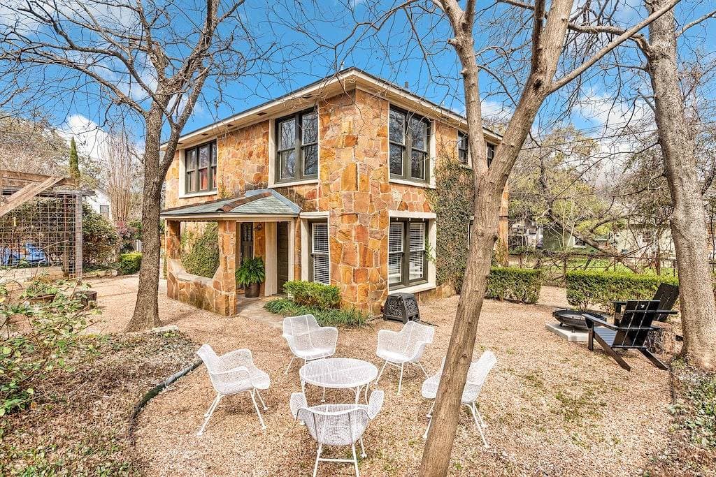 Foto 3 von 13: Cozy Studio Minutes From Barton springs and Downtown