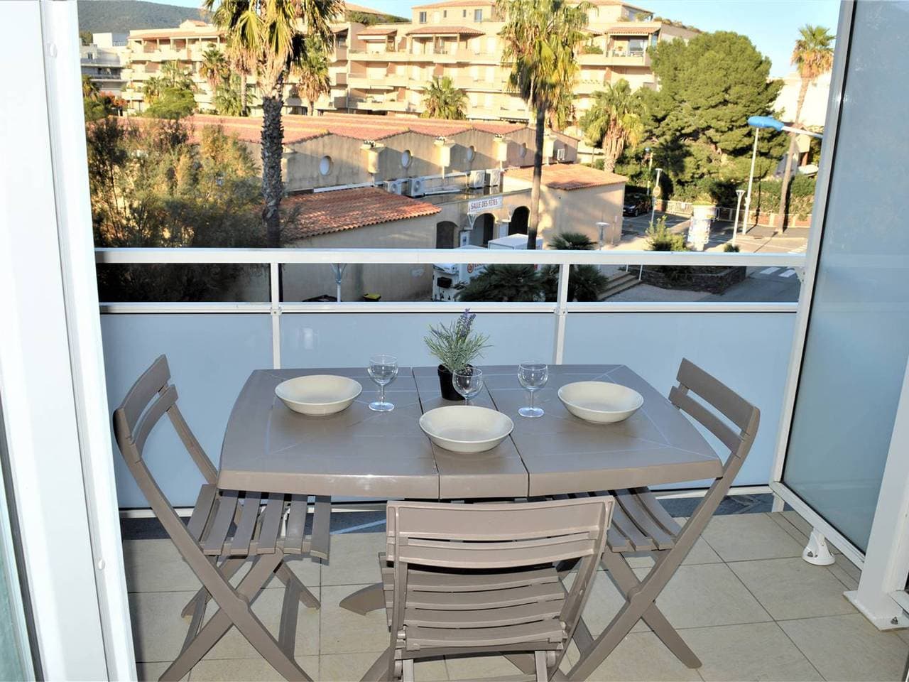 Renoviertes Studio in Cavalaire-sur-Mer, 3 Personen, nah am Hafen, klimatisiert. 1