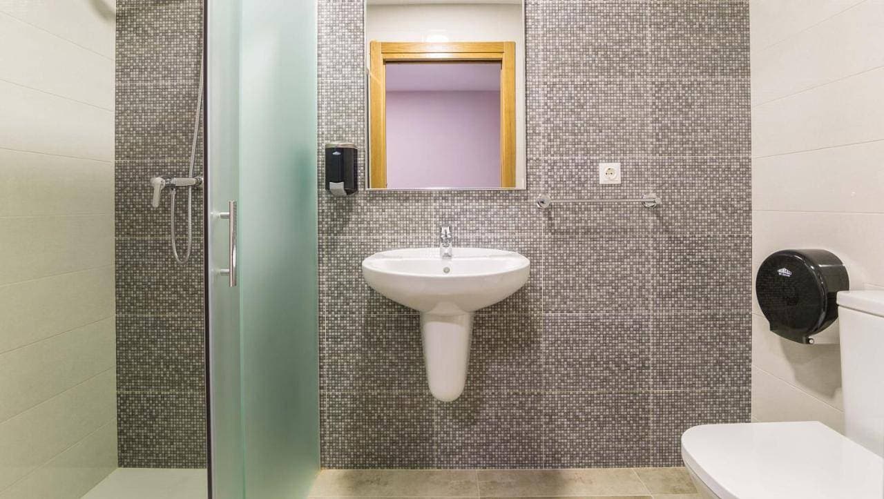 Foto 9 von 10: Twin Room with Private Bathroom