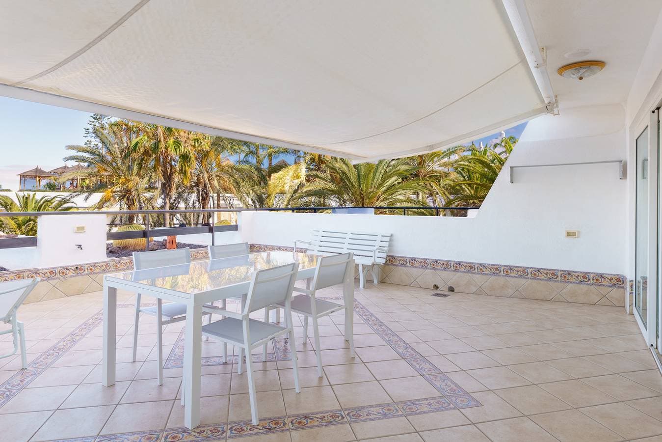 Foto 8 von 35: Exclusive Sea Views Villamar - Big Terrace & Pool