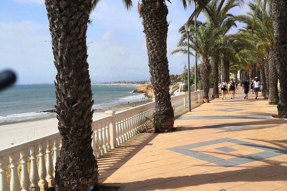 Foto 9 von 17: Air-conned beach holiday home close to  blue-flag beaches, bars and restaurants