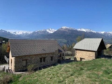 Grande maison, calme et montagnes 1