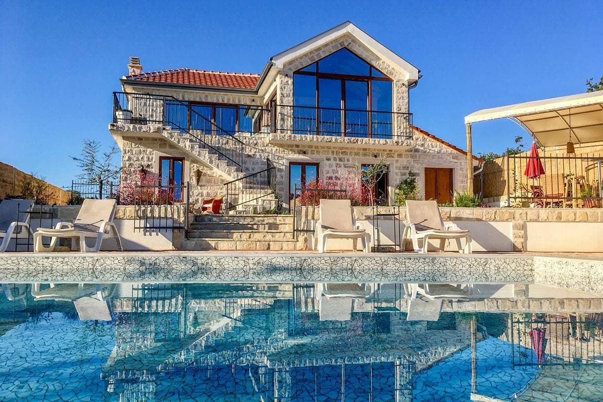 Villa 1