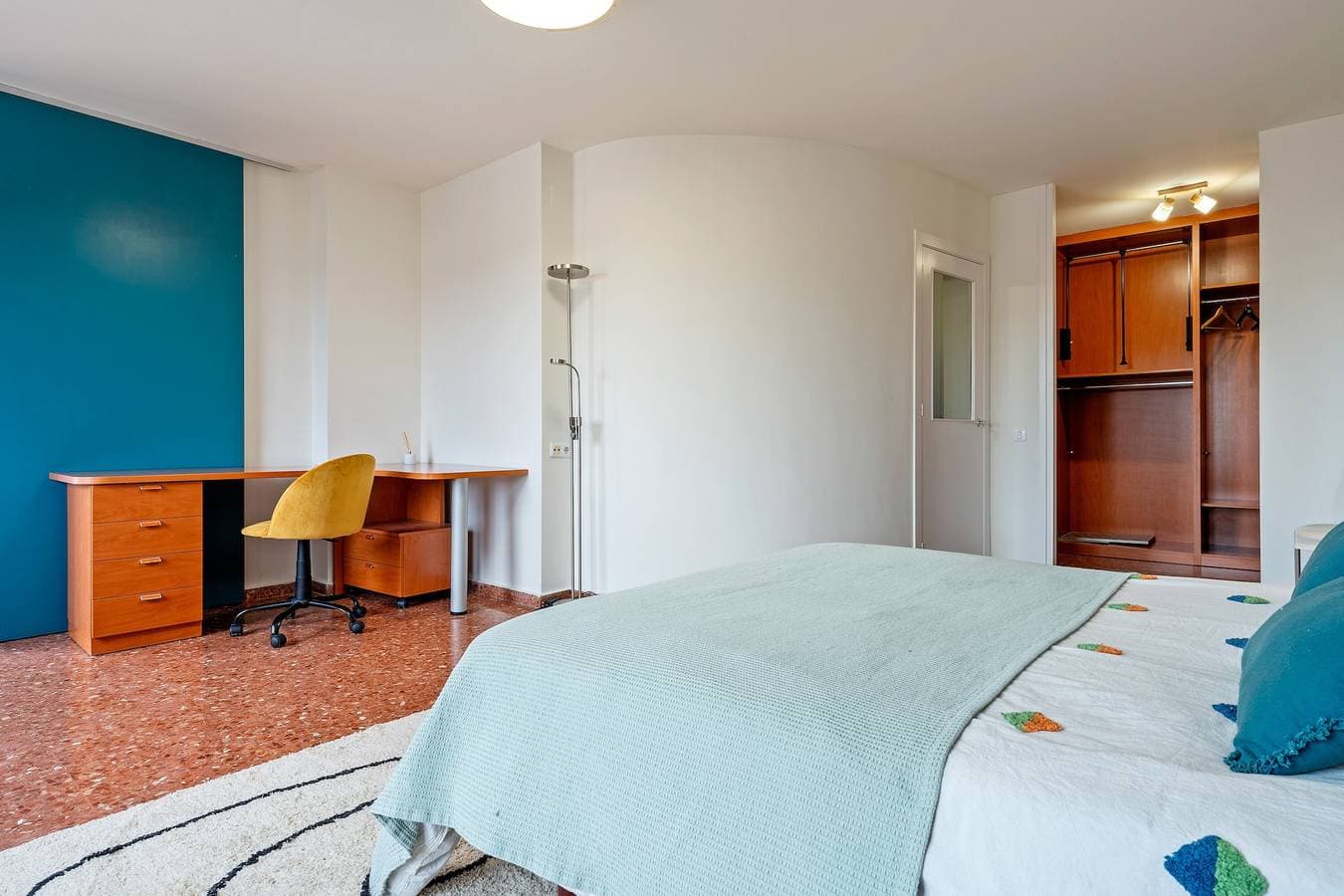 Foto 13 von 22: Ferienwohnung 'Encantador Loft' mit Bergblick, WLAN und Klimaanlage