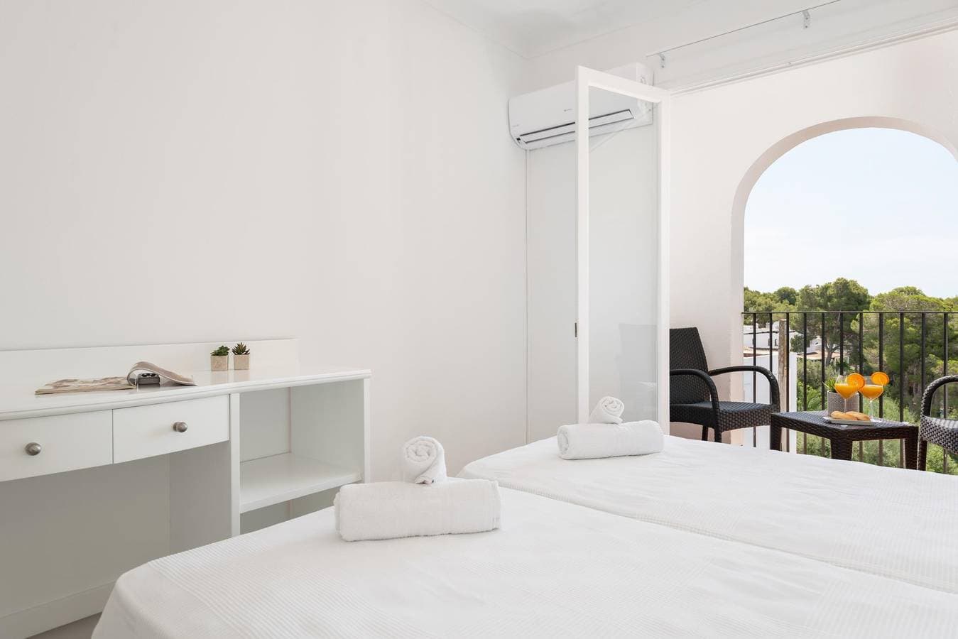 Foto 5 von 21: Hostal Talamanca Hab. Db Balcon - Gemütliche Herberge vor kurzem in der Nähe des Strandes renoviert. WiFi gratis