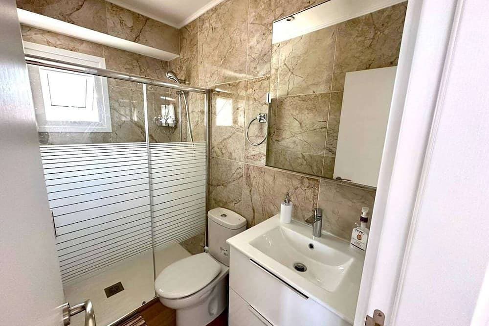 Foto 3 von 8: Sea View Apt - 2 min walk to the Beach + 200Mbit