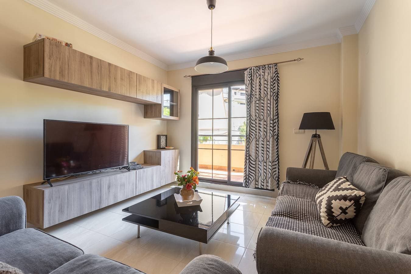 Foto 5 von 22: Apartment Brisas de Almayate mit Meer- und Bergblick, Pool, Klimaanlage, WLAN, Garten & Terrasse