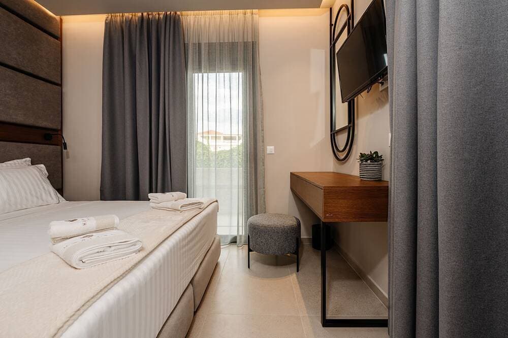 Foto 9 von 30: Horizon Apartments -  Deluxe Triple Room with Sea View
